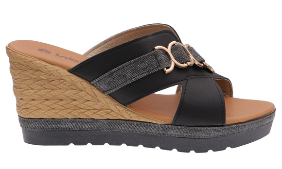 Klapki damskie na koturnie