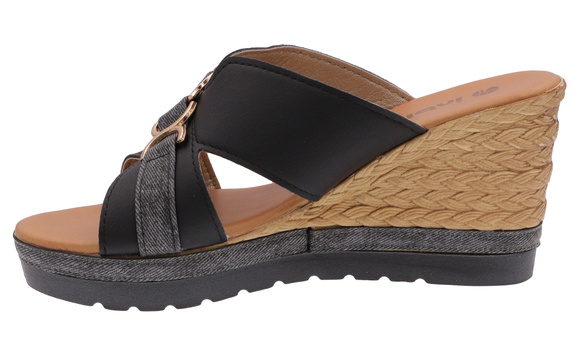 Klapki damskie na koturnie