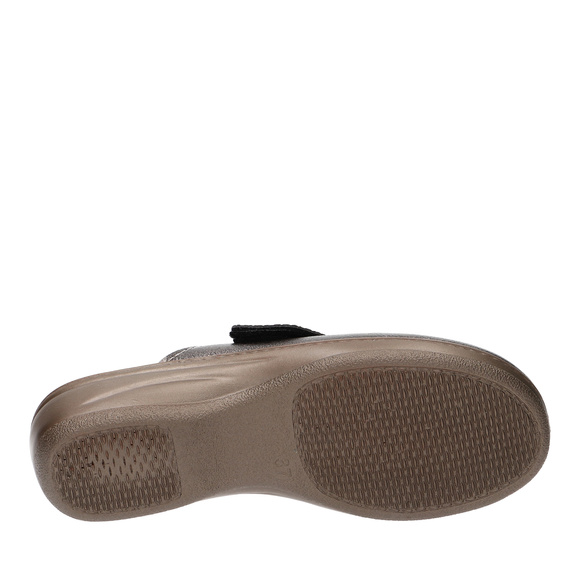 Obuwie domowe damskie wysokie klapki na rzep